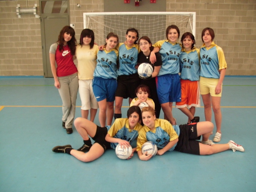 seconda foto: Calcio a 5 femminile - squadra seconda classificata - Campionato provinciale 2008-2009
